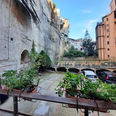La Casa Nella Roccia Apartment Napoli Bagian luar foto