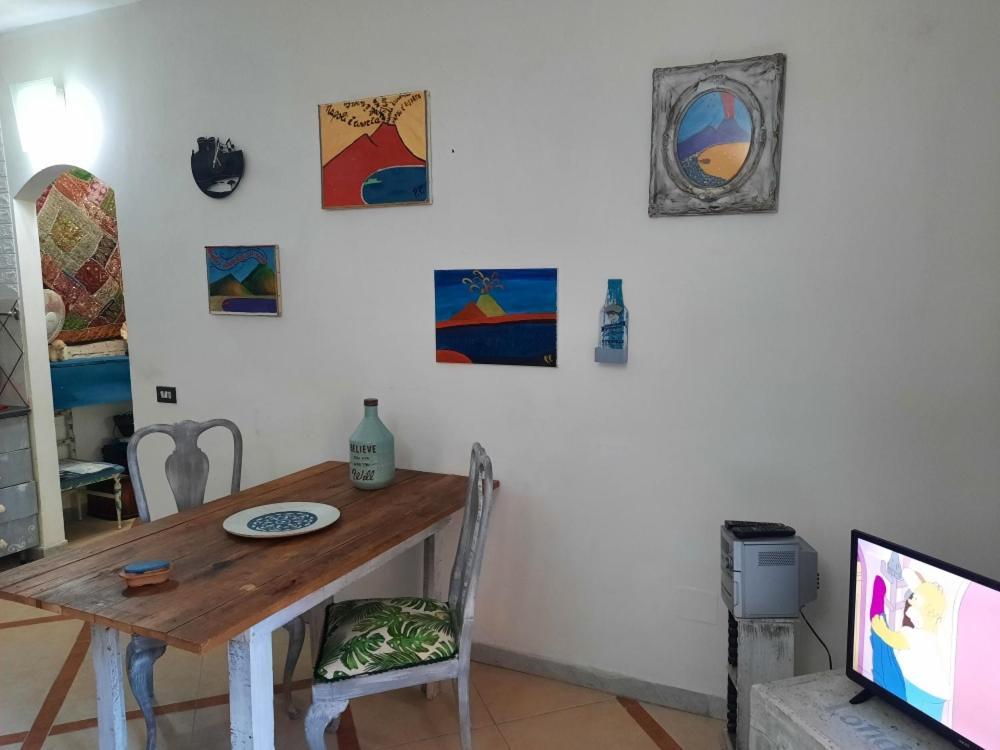 La Casa Nella Roccia Apartment Napoli Bagian luar foto
