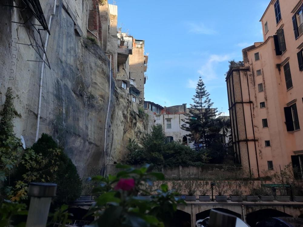 La Casa Nella Roccia Apartment Napoli Bagian luar foto