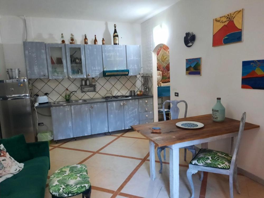 La Casa Nella Roccia Apartment Napoli Bagian luar foto